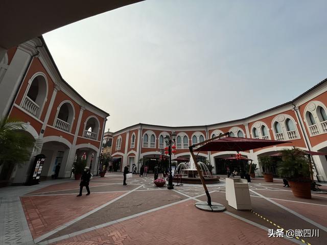 成都佛罗伦萨城在哪，市民拍摄“洋建筑”网红打卡地