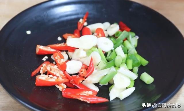 怎样做美味的佛手瓜木耳炒鸡蛋，佛手瓜和木耳鸡蛋一起吃的功效（佛手瓜不要直接炒了）