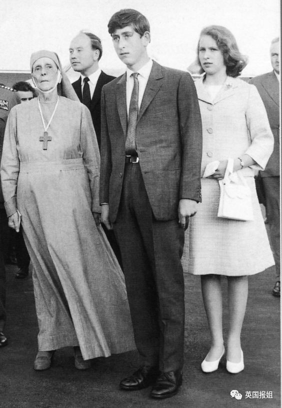 英国现任国王是谁，英国新任国王查尔斯简介（“70年太子”终于加冕成英国国王）