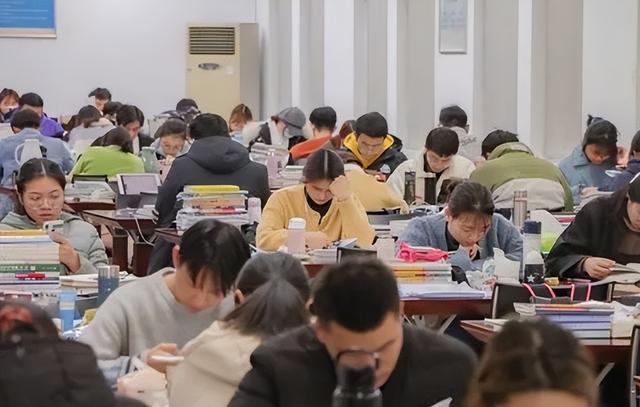 临床医学专硕好考吗，临床医学学硕专硕哪个好考些（考研后“身价”翻倍的4个专业）