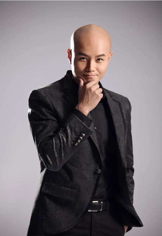 一瓶白酒，一颗“蛋蛋”，“人生导师”乐嘉的毁灭史