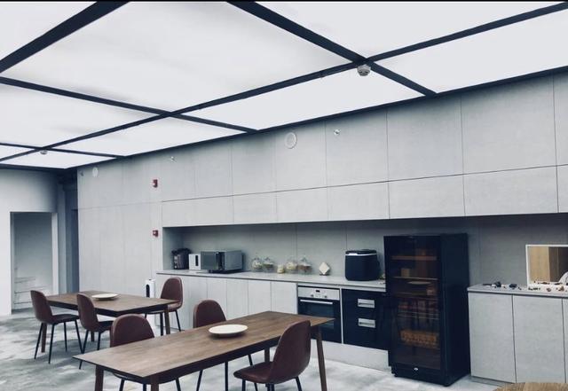 纹理烫多少钱，微分碎盖纹理烫多少钱（黄磊女儿多妹烫发不便宜）