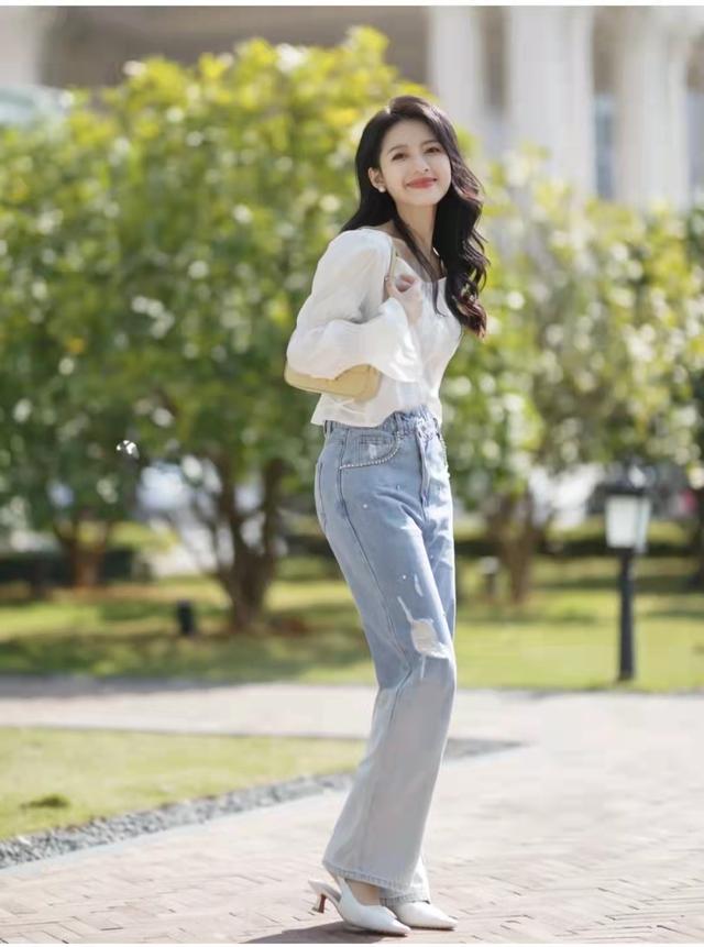 女生穿搭牛仔阔腿裤，女生穿搭牛仔阔腿裤图片（牛仔阔腿裤配什么上衣好看）