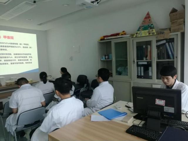 狗皮癣怎么治疗，宠物身上的癣怎样治好（为啥会得牛皮廯）