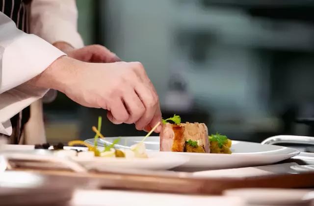 米其林餐厅是什么意思，米其林餐厅是啥意思（米其林是轮胎还是餐厅）