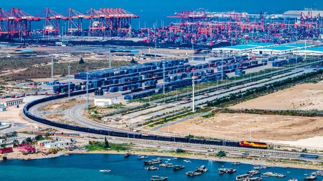 首届中国-东盟网络空间论坛上，中方提出中国与东盟共同打造中国-东盟信息（变的是时间 不变的是脚步）