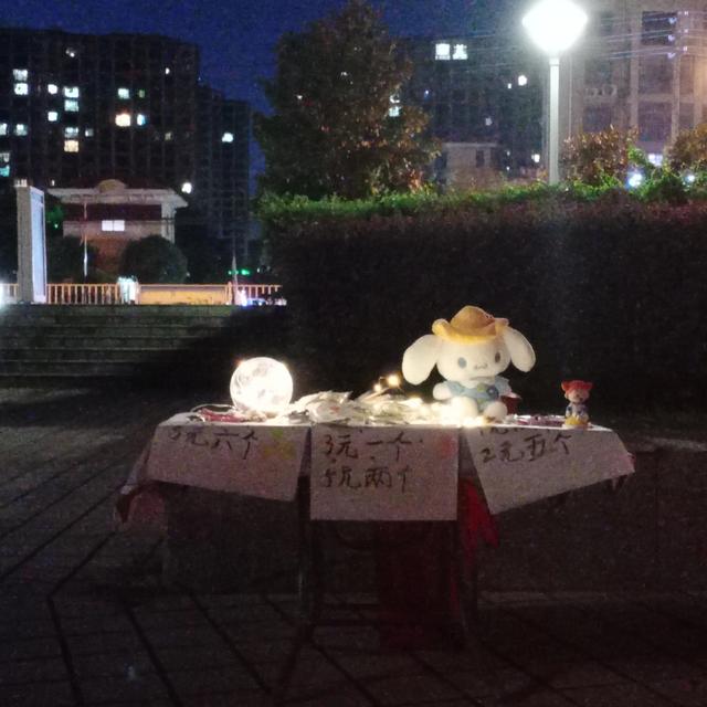 摆摊怎么摆吸引顾客，摆摊怎么吸引客人（摆地摊智慧小技巧）