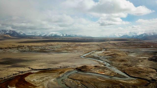 新疆多个休眠火山，新疆有火山岩吗（新疆神秘的帕​米尔之眼）