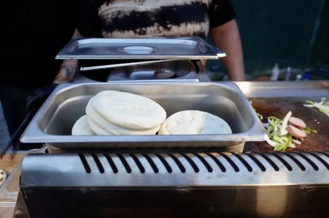 一句话霸气欢迎词，一句话欢迎词口号（三色路啊，就是不夜城）