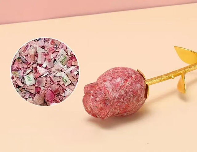 玫瑰花束的制作方法，玫瑰花束的制作方法视频（情人节送她一朵红色钞票制作、永不凋谢的玫瑰花）