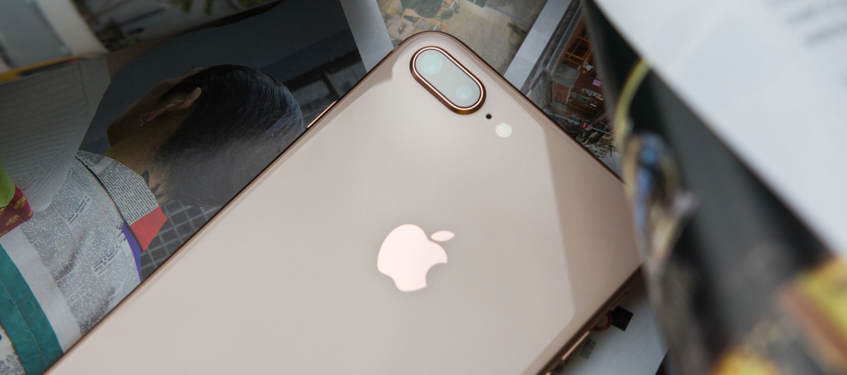 该款手机拥有1200w像素双摄像头,分别是广角和长焦,可以实现更多的