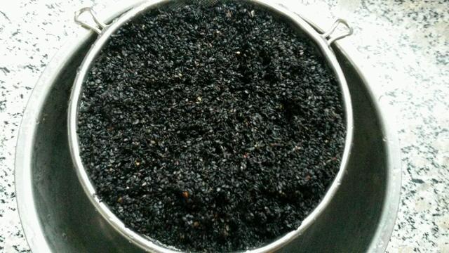 黑芝麻热量高吗，每天都吃点黑芝麻对身体好吗（可选择黑芝麻还是白芝麻）