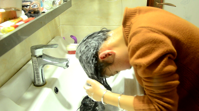 什么时候洗头发最好，洗头发哪个时间最好（多久洗一次头发比较好）