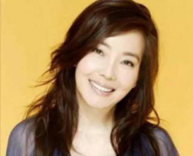 红尘多可笑痴情最无聊是什么歌，红尘多可笑痴情最无聊是什么歌词（《笑红尘》歌曲诞生的故事）