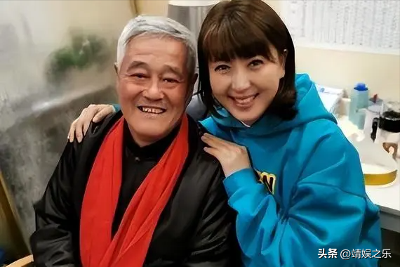 闫学晶赵本山同台，逼走搭档范伟、骂哭闫学晶