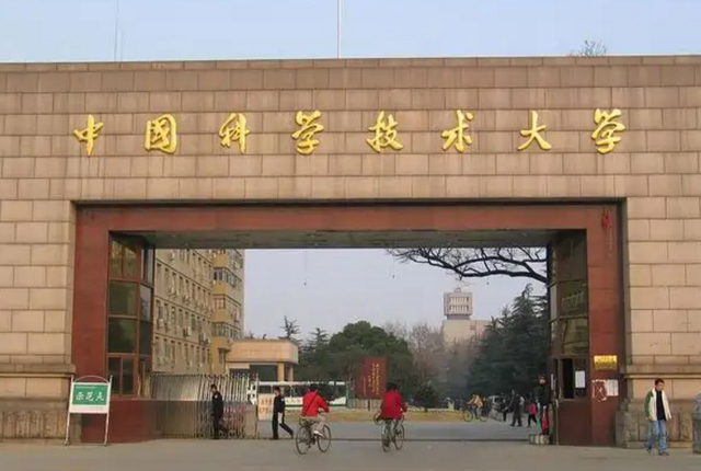 上海交通大学和复旦大学有三本吗，复旦大学和上海交通大学哪个更好（上海一所改名失败的大学）