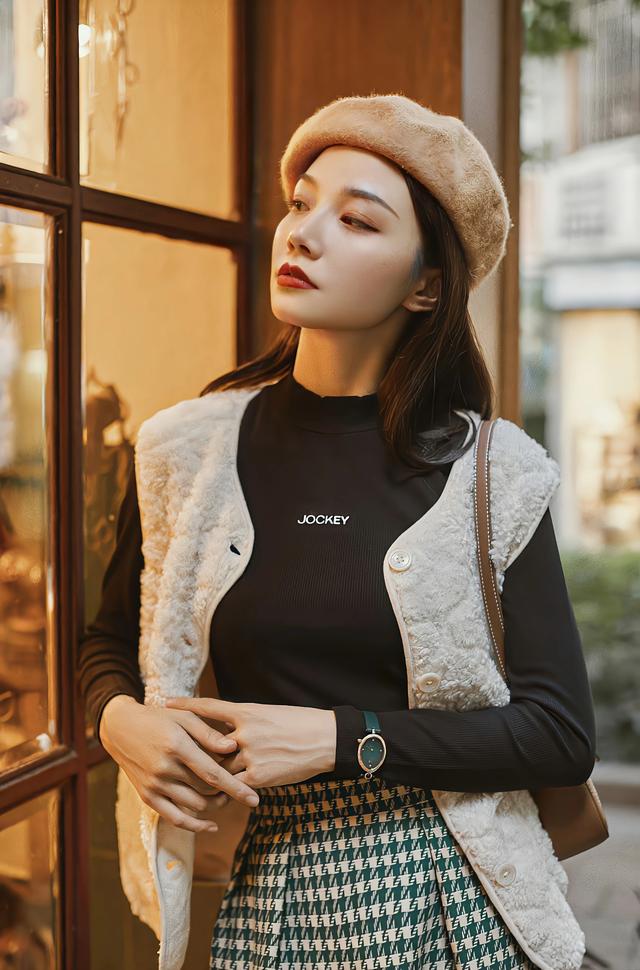 圆脸适合什么眼镜，圆脸适合什么眼镜框女（不同脸型适合什么样的配饰）