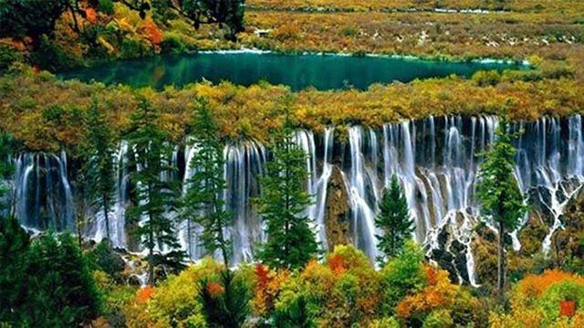 中国出名的旅游景点有哪些，国内著名的旅游景点有哪些（中国旅游必去十大景点）