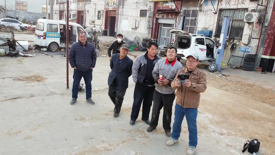 不堪房子彩礼的重压，一些70后大叔宁愿“选择”单身，和健康相伴，你怎么看？