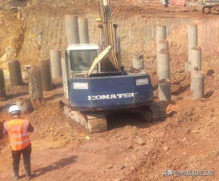 怎么写qc小组简介，提高管桩桩头完整性合格率