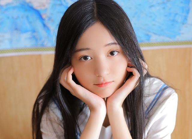 跟女生第一次见面送什么礼物好啊，第一次跟女生见面礼物（第一次送女生礼物禁忌）