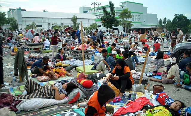 2004年海啸，2004年12月发生了什么海啸（引起海啸席卷15国29万人遇难）