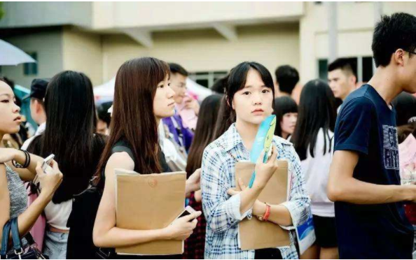 女生冷门又高薪的职业(这年头学什么技术比较好)