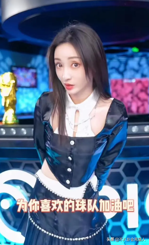 柳岩傲人的身材一直备受网友羡慕，吴尊模仿球星动作