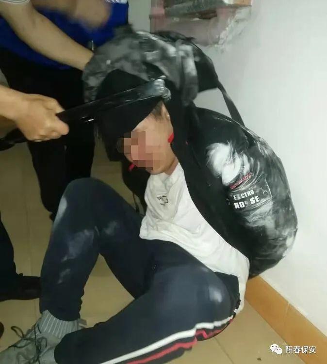 阳春市第一中学（阳春一中保安勇擒盗贼的经过）