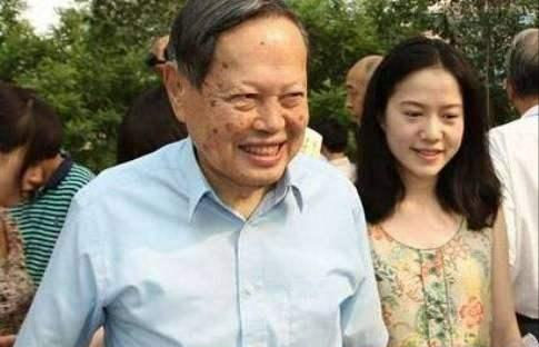 翁帆的第一任丈夫照片，翁帆第一任丈夫是谁（翁帆：28岁嫁82岁杨振宁）