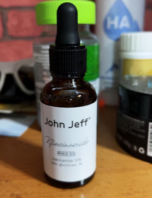 烟酰胺精华液的功效与作用，烟酰胺的功效与作用（5款热门好用的烟酰胺精华）