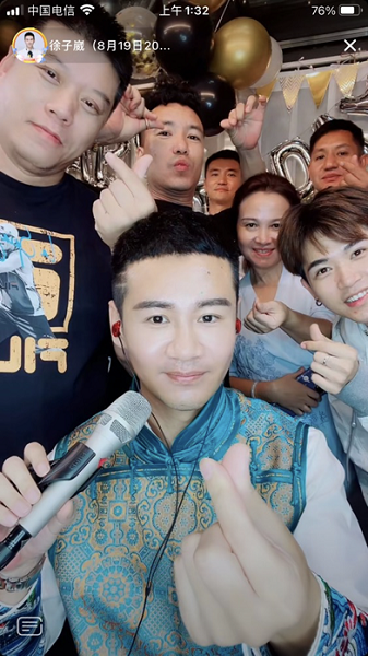 好久没回家徐子崴，天边的月亮原唱徐子崴（央视春晚《时代感》作者抖音直播）