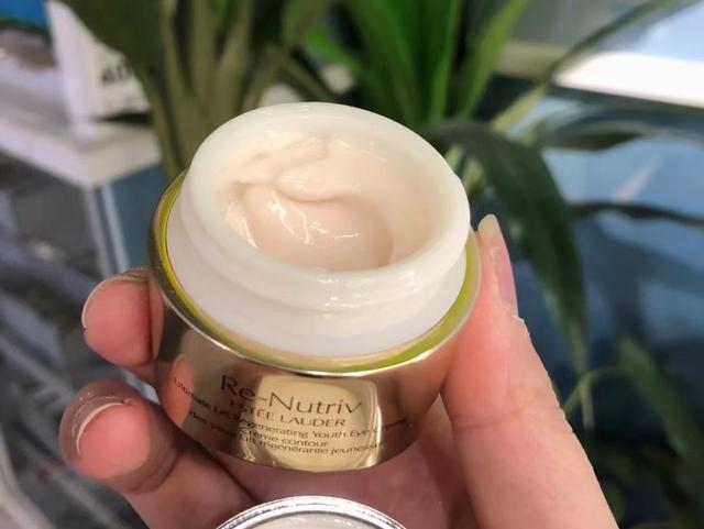 兰蔻双层眼霜价格，兰蔻菁纯眼霜适合什么年龄（4款千元“贵妇眼霜”盘点）