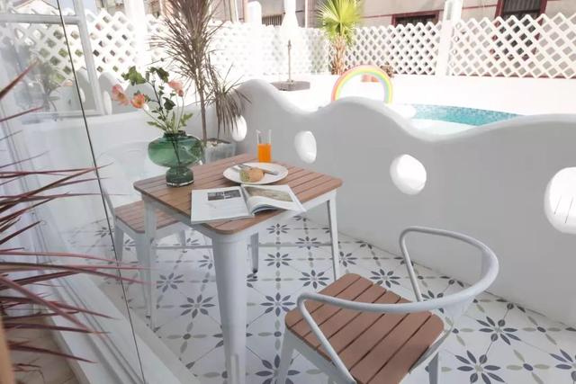 好听的房间名，好听的房间名字唯美（地中海风白房子落地窗……在浦东“圣托里尼”邂逅蓝白Dream）