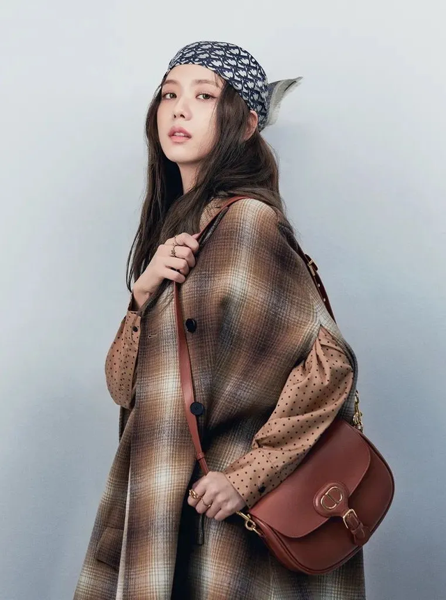 美颜相机怎么去水印，轻颜相机如何去水印（BLACKPINK拍封面被嘲“抠图打假现场”）