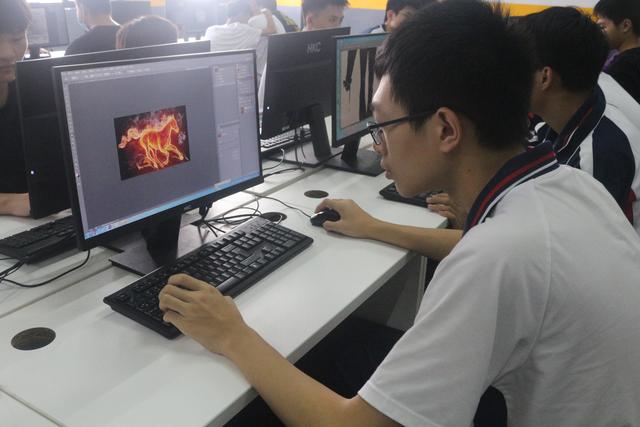 电商专业毕业后适合什么职业，电子商务专业毕业生可以从事哪些对口的工作岗位（电子商务就业方向→电商专业的优势在哪）