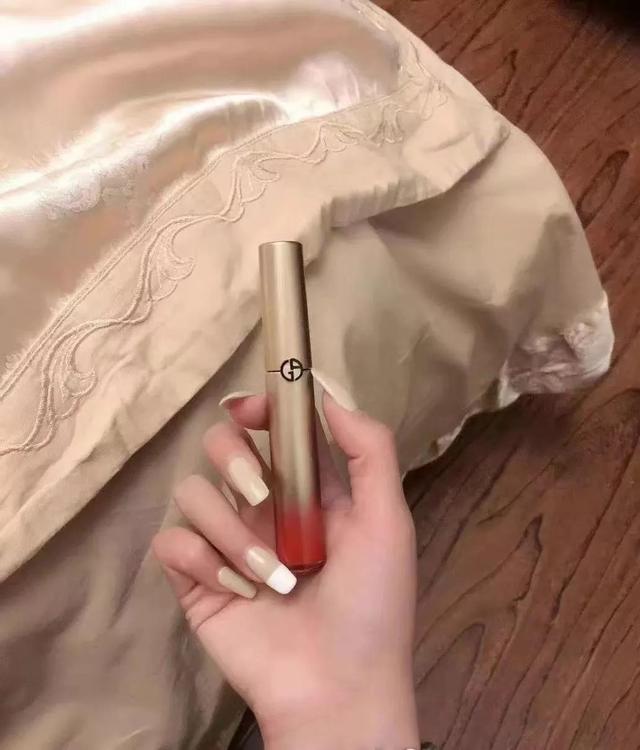 阿玛尼唇釉多少克，阿玛尼唇釉是多少克（谁用谁知道它有多美）