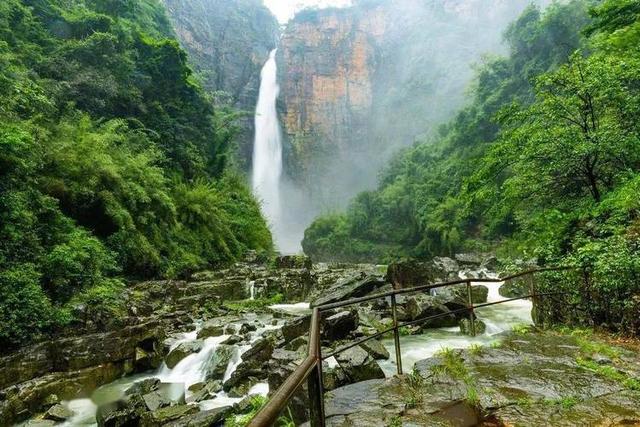 韶关旅游景点，旅游韶关旅游景点（“有山千丈色如丹）