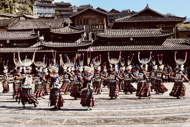 千户苗寨旅游攻略详细，西江千户苗寨最详细游玩攻略（西江千户苗寨到底值不值得去）