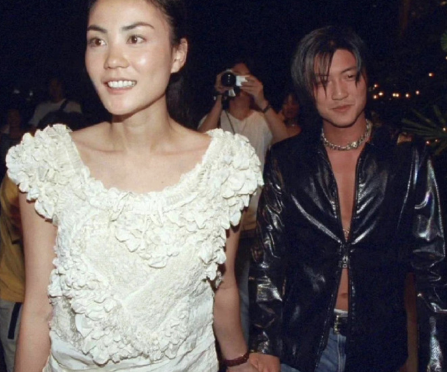 谢霆锋最新消息，谢霆锋容祖儿最新消息（42岁谢霆锋变最强恋爱脑）