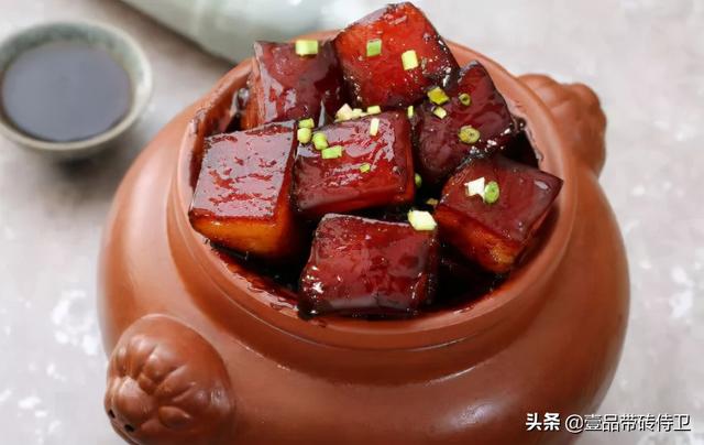 东坡肉的来历和典故，东坡肉的来历和典故（东坡肉包加盟费是多少）