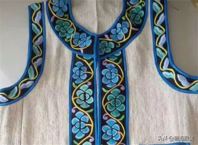 四川凉山州彝族服饰，五十六个民族服饰1——彝族的百花齐放