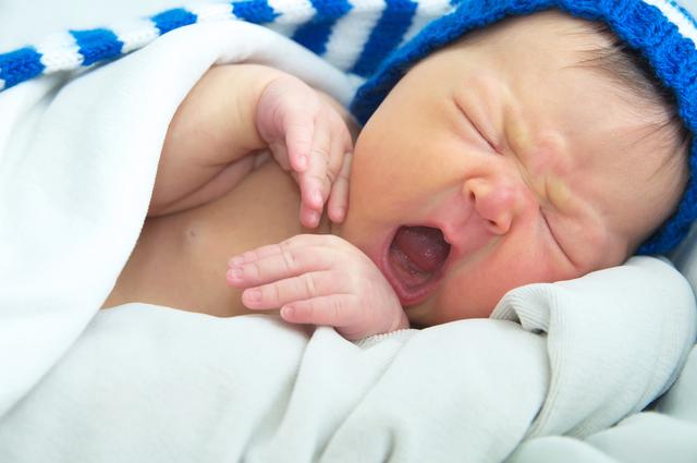 母乳性黄疸是什么原因引起，母乳性黄疸原因（母乳性黄疸迟迟不退怎么办）