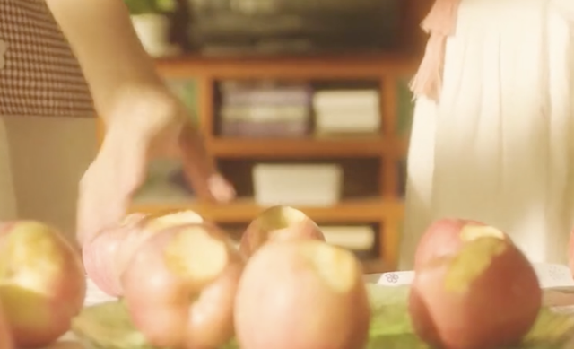 曾经在我眼前却又消失不见，曾经在我眼前却又消失不见歌词（“我会反复爱上你）