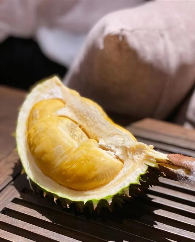 黑刺榴莲和猫山王榴莲哪个好，黑刺榴莲和猫山王榴莲哪个好吃（“马来黑刺”比“猫山王”贵上一倍）