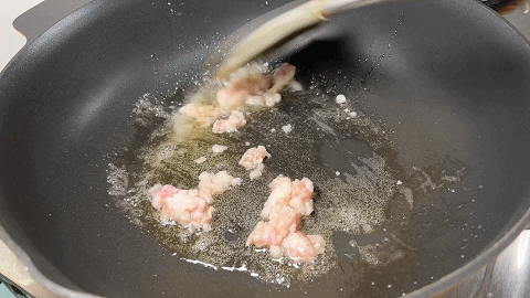 火腿肠怎么炒好吃，如何炒火腿肠才好吃（清炒藕丝在家这样做）