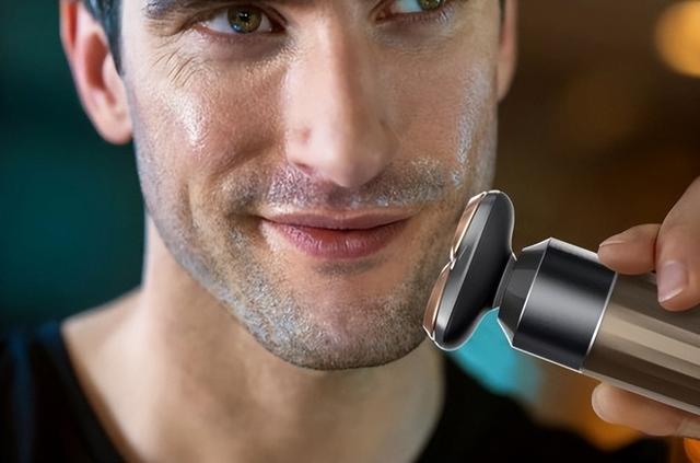 手动刮胡刀怎么用，如何使用刀片式剃须刀（电动剃须刀和手动剃须刀谁更适合真男人）