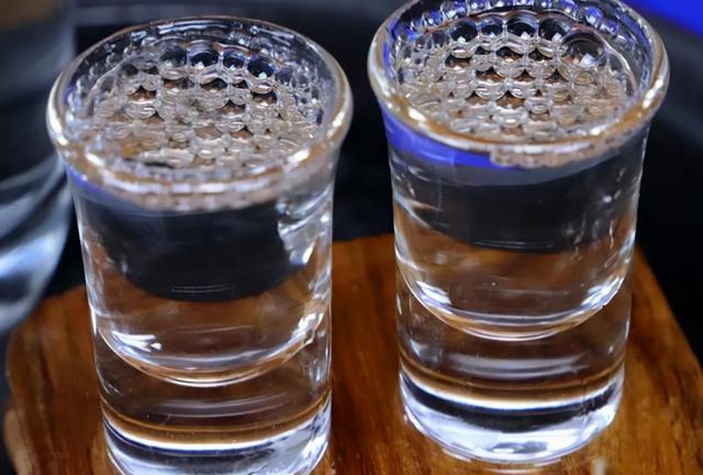 酒桌开场白三句话，酒桌开场三杯酒三句话（行家：牢记这3句）