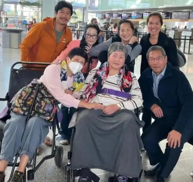 郑佩佩的丈夫和儿女，76岁郑佩佩荣升婆婆