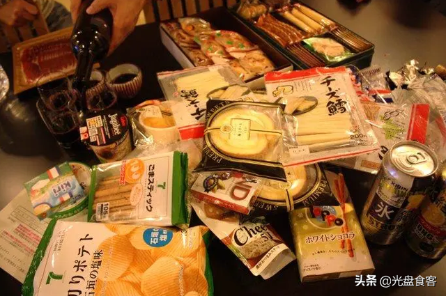 适合女孩子的零食，为什么不能早恋的原因（女生喜爱的4款“宝藏”零食）